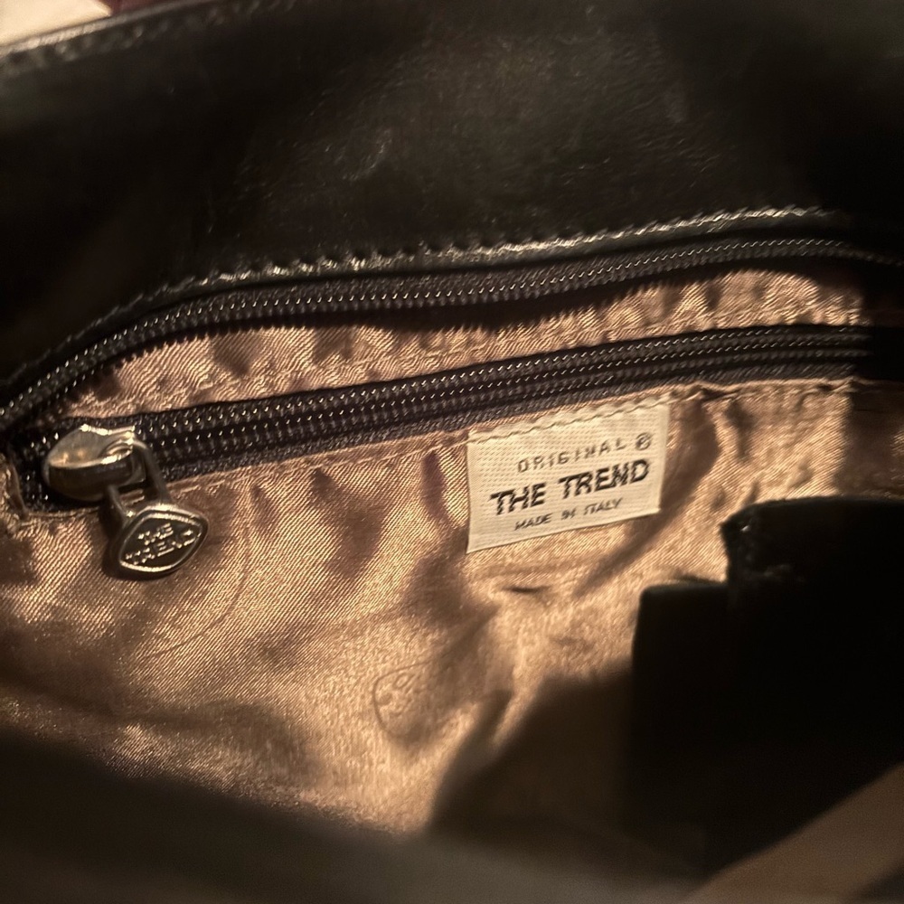 The Trend Black Leather Crossbody Bag with Silver Hardware - Picture 4 of 10